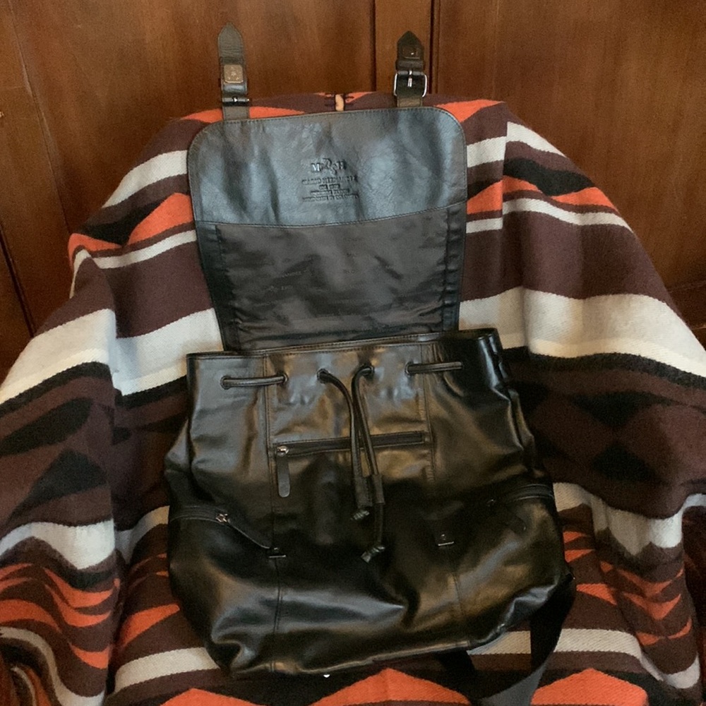 Mario Hernandez Handcrafted Black Leather Backpack - Picture 7 of 16